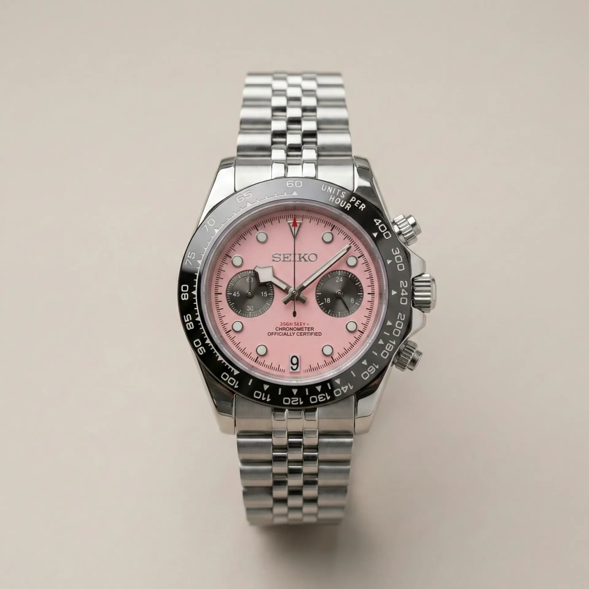 Seiko Mod "Pink Panda" Chronograph – Pembe Kadran & Siyah Alt Göstergeler
