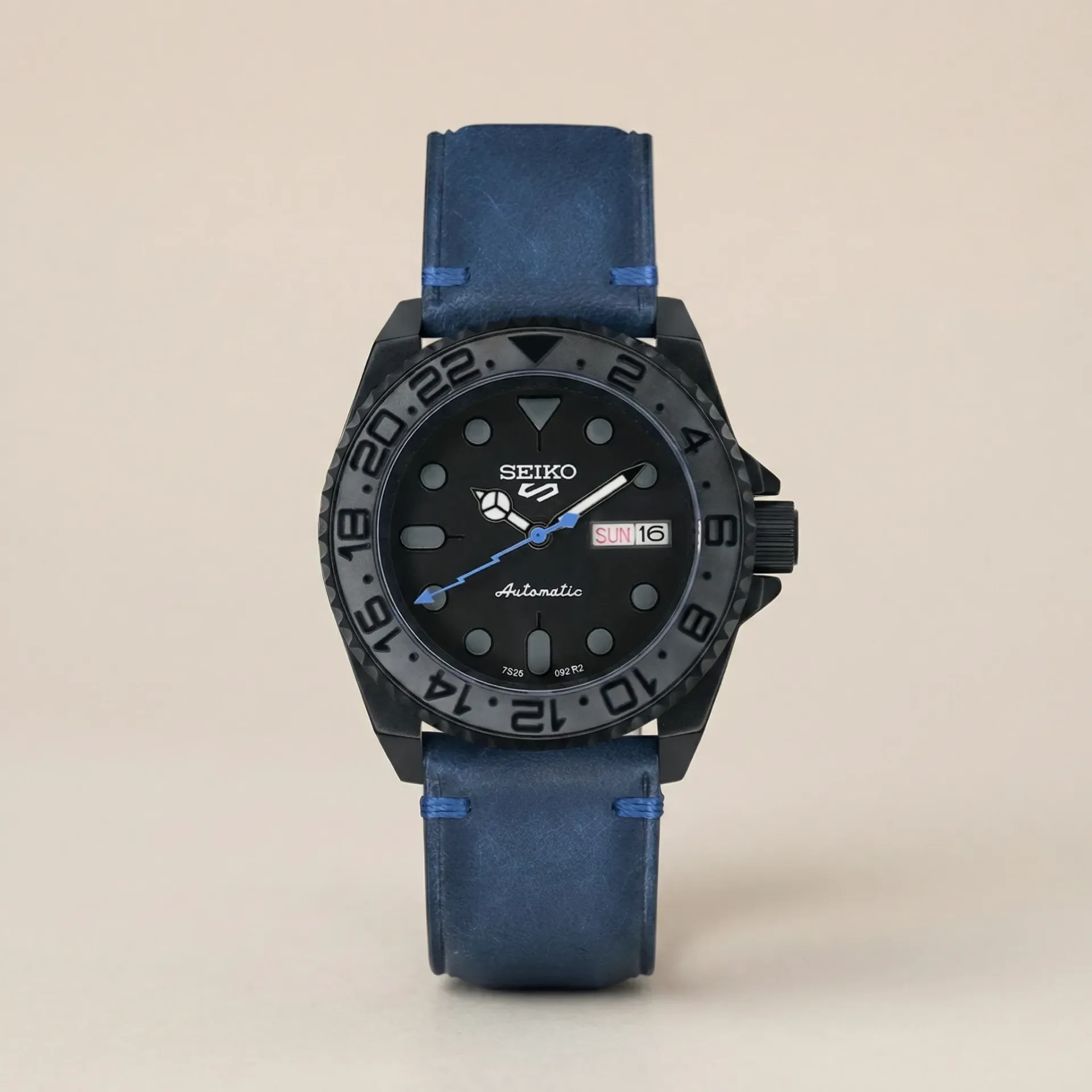 Seiko Mod Stealth Blue – Kabartmalı Siyah Bezel ve Mavi Detaylar (NH36)